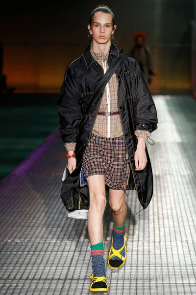 Look 14